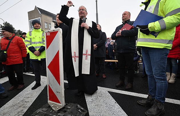 V Opavě se jezdí přes nový most, má odolat stoleté vodě. Starý zničily povodně
