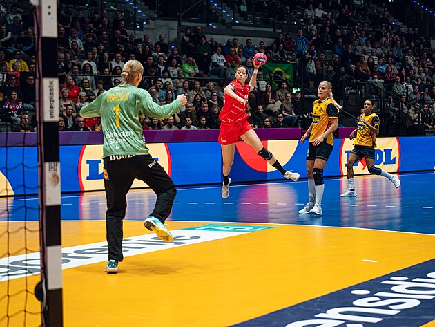 �esk� h�zenk��ka Dominika Zachov� zakon�uje v z�pase se �v�dskem na mistrovstv�...