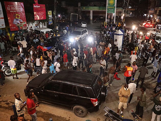 Hait�t� fanou�ci oslavuj� postup na mistrovstv� sv�ta ve fotbale.