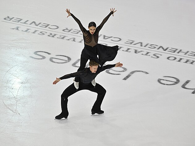 Madison Chockov� a Evan Bates p�i sv�m voln�m tanci.