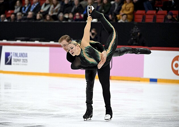 Nat�lie a Filip Taschlerovi b�hem voln�ho tance v Helsink�ch