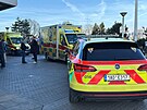 Z�sah zdravotnick�ch z�chran��� u Kongresov�ho centra v Praze. P�ed vstupem na...