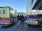 Z�sah zdravotnick�ch z�chran��� u Kongresov�ho centra v Praze. P�ed vstupem na...
