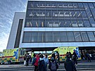 Z�sah zdravotnick�ch z�chran��� u Kongresov�ho centra v Praze. P�ed vstupem na...
