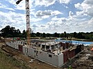 V�stavba nov� plaveck� haly v Litv�nov�. (�ervenec 2025)