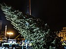 Instalace v�no�n�ho stromu na pra�sk�m Starom�stsk�m n�m�st�. (25. listopadu...