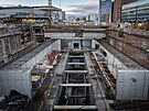 Stavba�i postupn� dokon�uj� posledn� pr�ce na stanic�ch �eskomoravsk� a...
