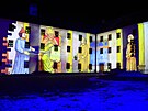 Videomapping prom�tan� na dvou zdech hradu �pilberk p�ibli�uje historii Brna.
