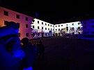 Videomapping prom�tan� na dvou zdech hradu �pilberk p�ibli�uje historii Brna.