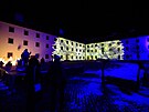 Videomapping prom�tan� na dvou zdech hradu �pilberk p�ibli�uje historii Brna.