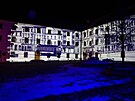 Videomapping prom�tan� na dvou zdech hradu �pilberk p�ibli�uje historii Brna.