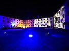 Videomapping prom�tan� na dvou zdech hradu �pilberk p�ibli�uje historii Brna.