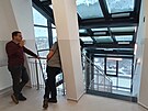 Zaj�mav�m architektonick�m �e�en�m je prosklen� schodi�t�. To nab�z� jedine�n�...