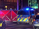 Policejn� auto srazilo v Plze�sk� ulici v Praze chodce. (28. listopadu 2025)