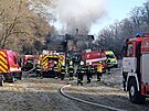 Deset jednotek hasi�� likvidovalo po��r n�dra�n�ho domku na Doma�licku.