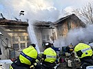 Deset jednotek hasi�� likvidovalo po��r n�dra�n�ho domku na Doma�licku.