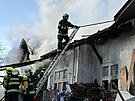 Deset jednotek hasi�� likvidovalo po��r n�dra�n�ho domku na Doma�licku.