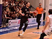 Jaromír Bohaík z Nymburka bhem utkání v Dín.