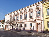 Beclav. Dlnický dm (opt tradiní název) je podobný pípad jako Znojmo....