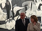 Nmecký prezident Frank-Walter Steinmeier a první dáma Elke Buedenbenderová...