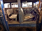 Tiadvacet historických voz v nálezovém stavu. Mnohdy bez laku, orezlé a nkdy...