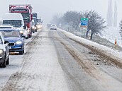 Komplikace na královéhradeckých silnicích. (24. listopadu 2025)