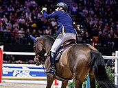 Belgický jezdec Pieter Devos v barvách Prague Lions v semifinále parkurového...