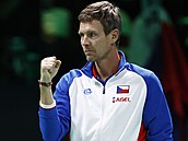Kapitán eských tenist Tomá Berdych hecuje své svence ve tvrtfinále Davis...