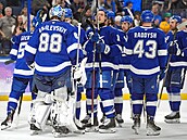 Hokejisté Tampy slaví vítzství nad Philadelphií.