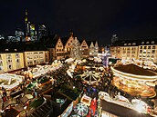 Sv�tla osv�tlují tradi�ní váno�ní trh ve Frankfurtu nad Mohanem. (24. listopadu...