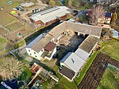 Pohled na farmu ve Vtkovicích na Opavsku z paluby záchranáského vrtulníku....