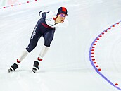 Rychlobrusla Metodj Jílek jede závod na 5000 metr v Calgary.