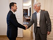 Prezident Petr Pavel p�ijal na Hrad� p�edsedu Motorist� sob� Petra Macinku....