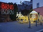 Svtelnou stezkou v brnnské ulici Baty je moné dojít a na Denisovy sady. Po...