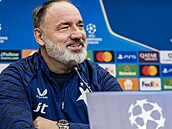 Slávistický trenér Jindich Trpiovský bhem tiskové konference ped duelem...