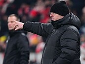 Jaroslav Veselý, trenér Bohemians, bhem utkání na Slavii.