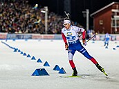 Mikulá Karlík na trati muské tafety v Östersundu.