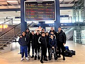 Fotbalová mláde z Mongaguá Ostrava pi cest na turnaj do Dína nazvaný...