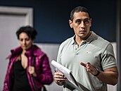 Zábr ze Zeldinovy inscenace Opatruj se