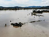 Zaplavená budova v provincii Dak Lak. Vietnam zasáhl tajfun, provázel ho prudký...