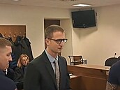 Vojenský léka a pedagog elí obalob ze sériového znásilnní osmi en.