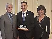 Úspný student ZU v Plzni Jií Hruka (na snímku) vnoval prezidentovi Petru...