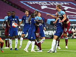 Tomá� Sou�ek a jeho první gól v anglické Premier League.