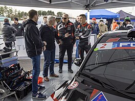 Petr Pavel v závodní stáji �eské Toyoty