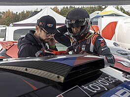 Filip Mare� se svým závodním in�enýrem