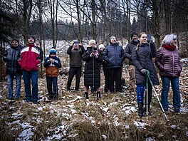 Váno�ní strom pro Starom�stské nám�stí v Praze u�ízli d�evorubci v osad� Lesná...