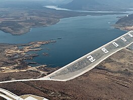 P�esto�e b�hem náv�t�vy zmínil p�etrvávající problém s elekt�inou, na konci...