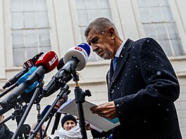 Andrej Babi� p�edal prezidentu Petru Pavlovi návrh na slo�ení nové vlády. (26....