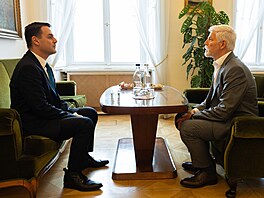 Prezident Petr Pavel p�ijal na Hrad� p�edsedu Motorist� sob� Petra Macinku....