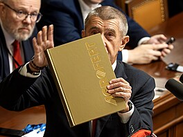 P�edseda ANO Andrej Babi� na mimo�ádné sch�zi Sn�movny k tomu, jak bude �e�it...